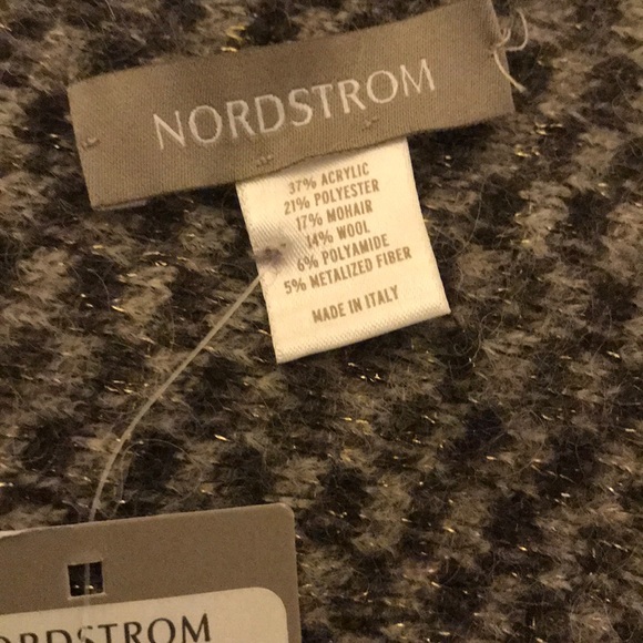 NWT, Nordstrom soft and warm scarf/wrap. - Picture 5 of 8